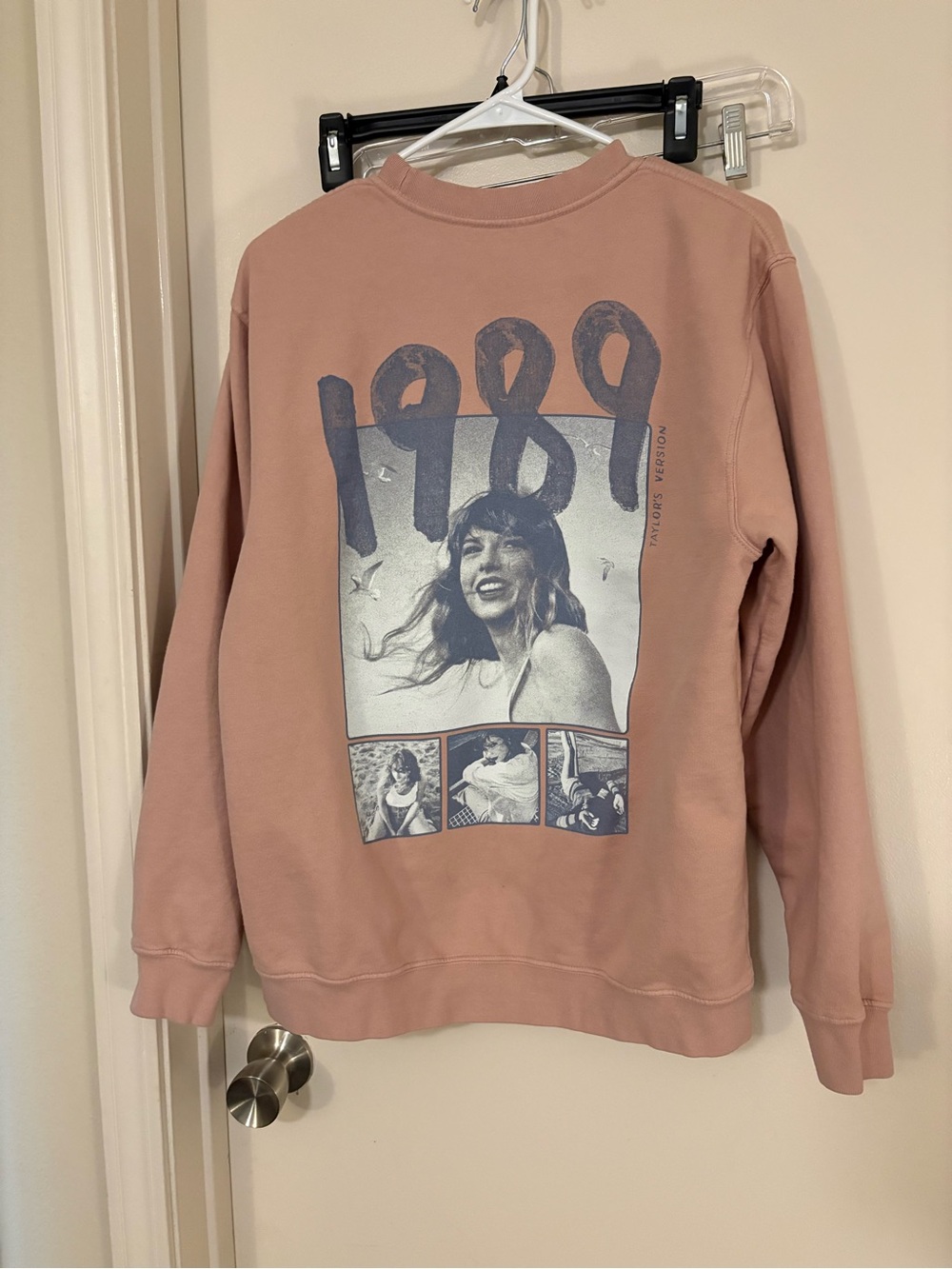 Taylor Swift 1989 Graphic Crewneck - Dusty Rose Pink